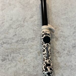 The Beachwaver Co. Black and White Curling Iron